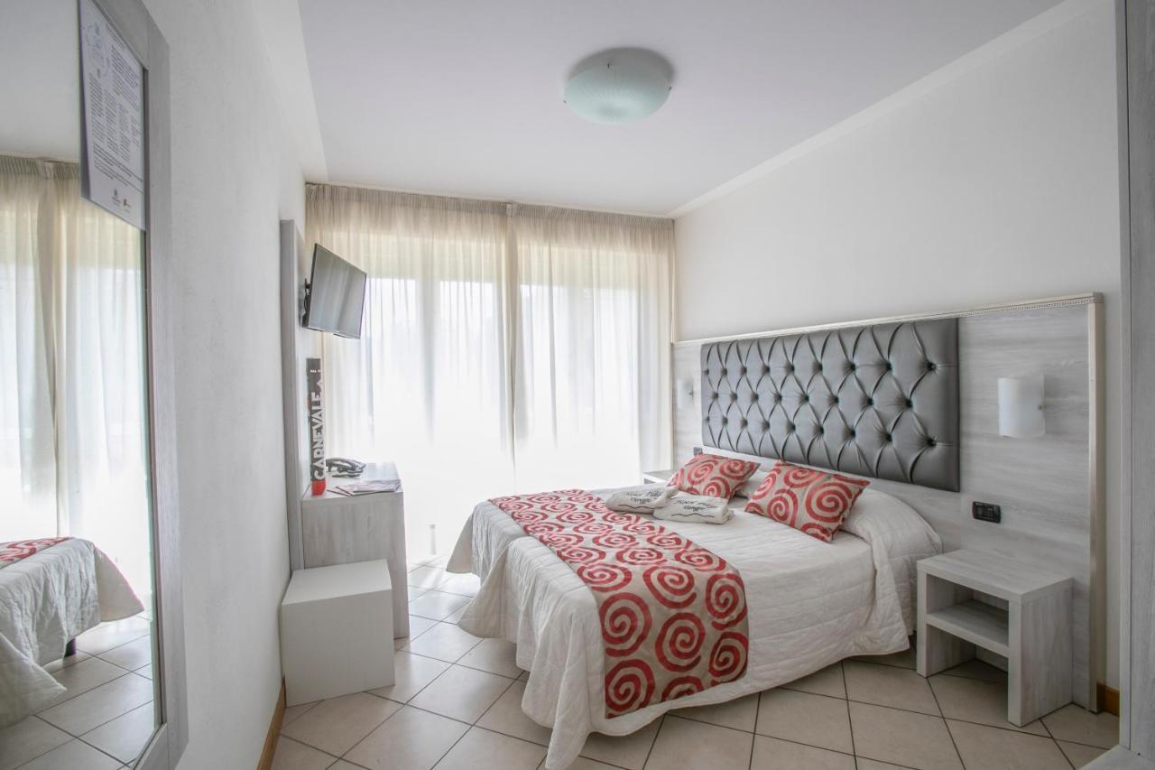 Hotel Playa Viareggio Esterno foto