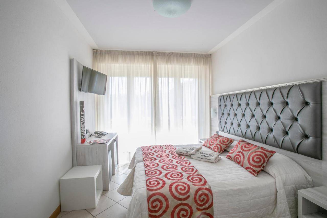 Hotel Playa Viareggio Esterno foto