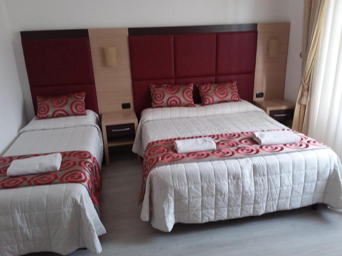 Hotel Playa Viareggio Esterno foto